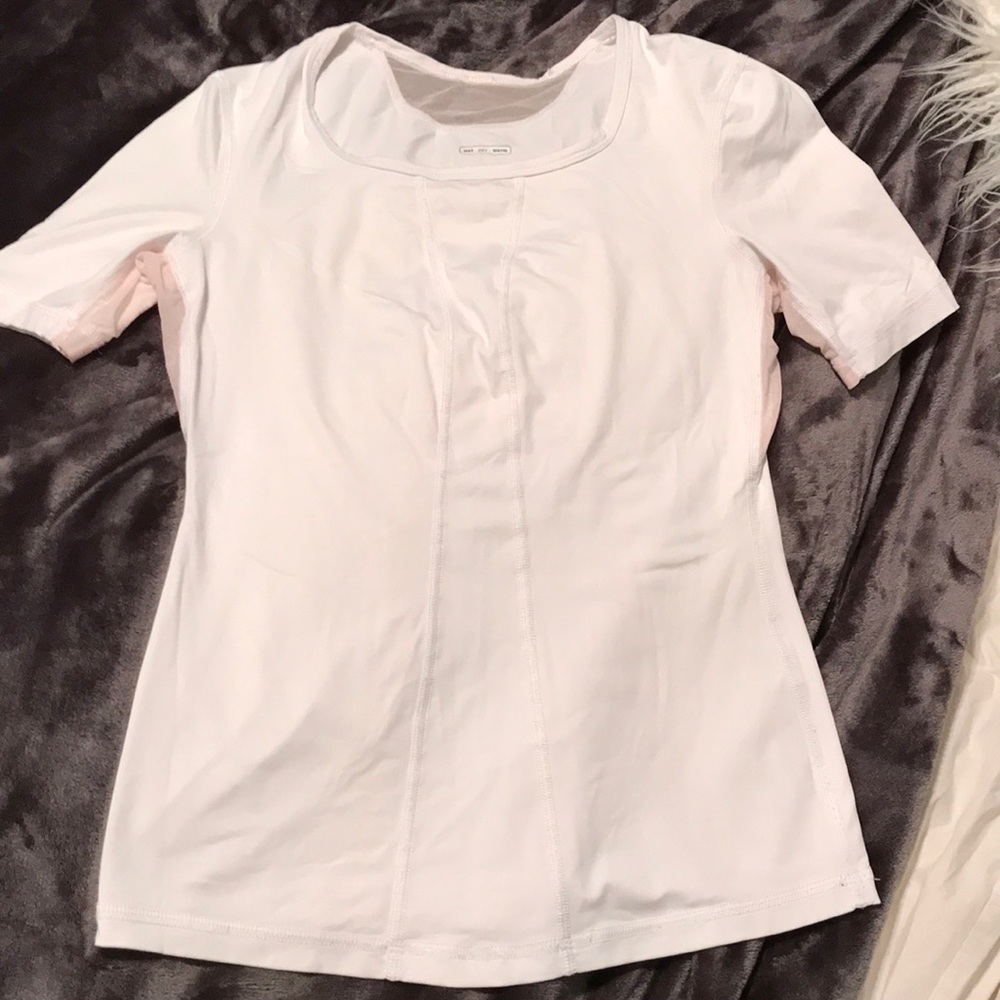 White lululemon 🍋 athletic shirt